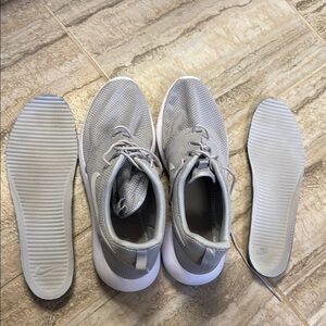 Nike Men's Roshe One Grey / White Size 13